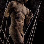 18-mattia-trotta-artist-sculptures-metal-iron-wire-uomo-attraverso-uomo-holy-art